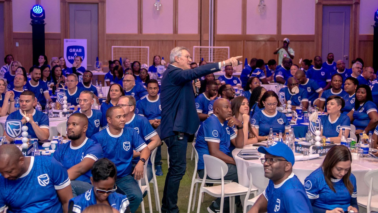 Stef du Plessis facilitating a leadership discussion
